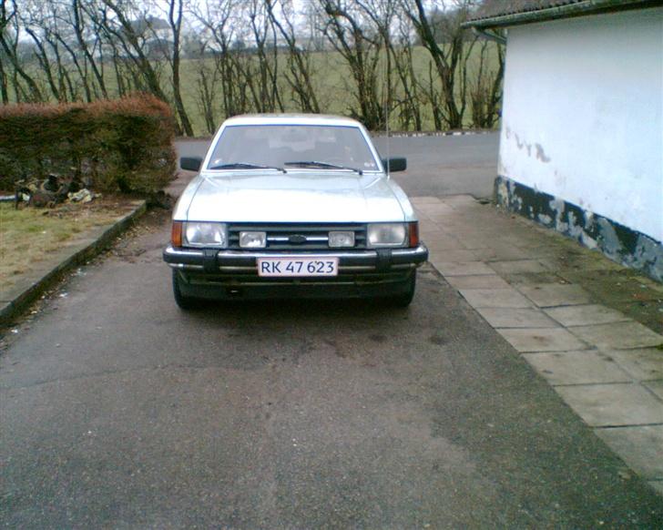 Ford Granada GHIA - Kølegitteret er lige blevet malet billede 15