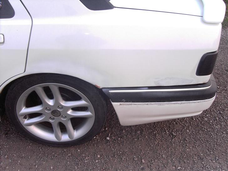 Ford sierra 2.0 doch =skrottet - lidt spartel og rust arbjde som skal udføres billede 4