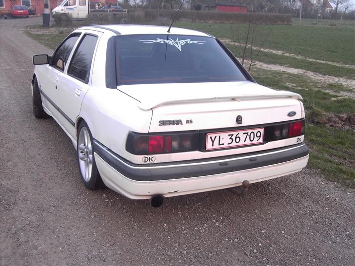 Ford sierra 2.0 doch =skrottet - røven hvor der skal spartles kofanger og fjernes emplener og lås.. og self også krogen billede 5