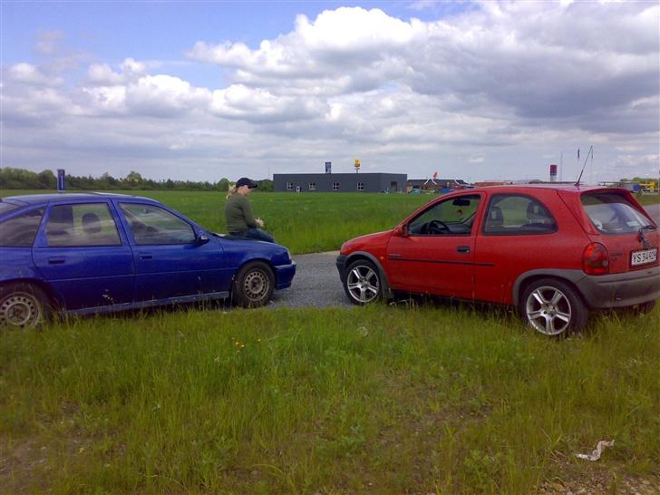 Opel Corsa 1,4 i Sport (SOLGT) - Sammen med kærestens vectra billede 10