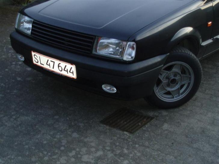 VW Polo 1.3 Solgt - emblemfri front og nye fælge billede 13