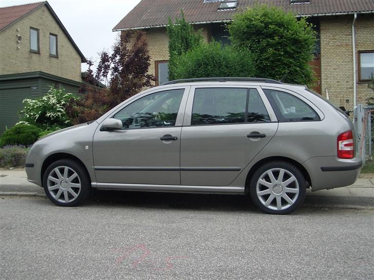 Skoda Fabia Combi - Desværre overskyet, men med de nye fælge :-) billede 4