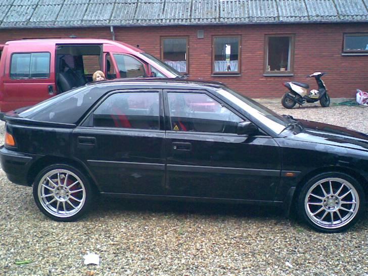 Mazda 323F''SOLGT'' - dårlig billed da den lige er vasket på billedet billede 1
