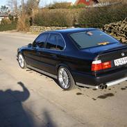 BMW e34 525i     HUGGET OP...