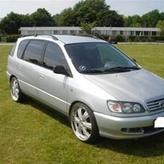 Toyota Sportsvan (SOLGT)