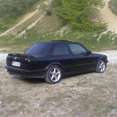 BMW e30 320i / 2.7 eta