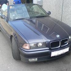 BMW 320i cabriolet ]SOLGT]