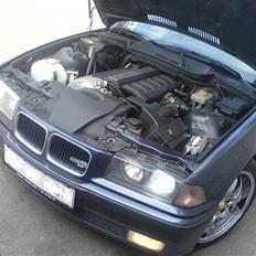 BMW 320i cabriolet ]SOLGT]