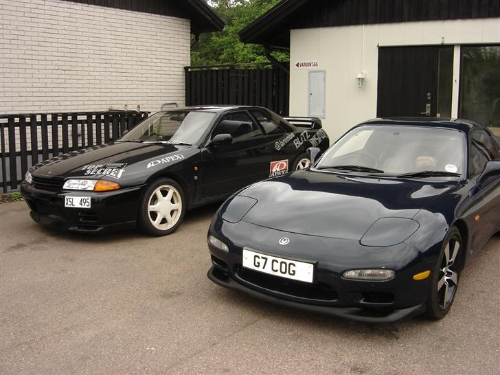Mazda Rx-7 UK Spec - Ved siden af Jonas´s R32 GT-R i Halmstad.. Et lille Pit-Stop inden man kom helt hjem billede 17