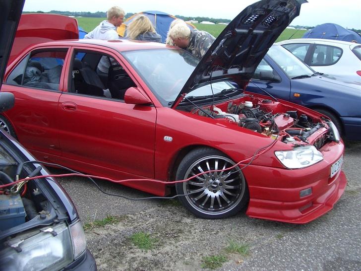 Mitsubishi Lancer - Nakker lige lidt strøm til at spille musik med hehe... billede 18