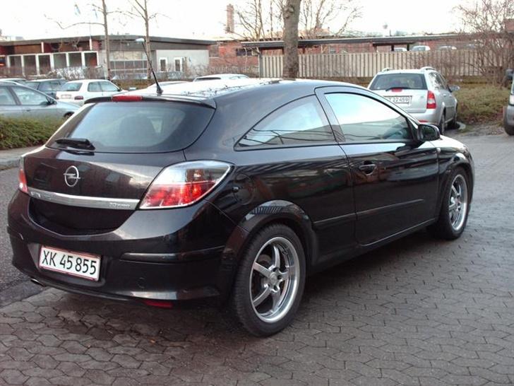 Opel Astra GTC 2.0 T **SOLGT** billede 2
