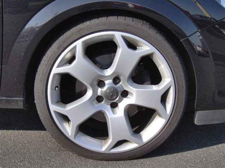 Opel Astra GTC 2.0 T **SOLGT** billede 3