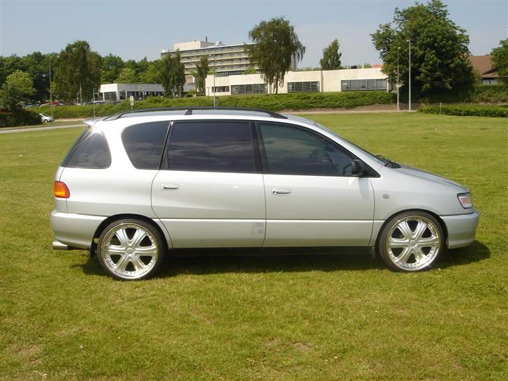 Toyota Sportsvan (SOLGT) billede 2