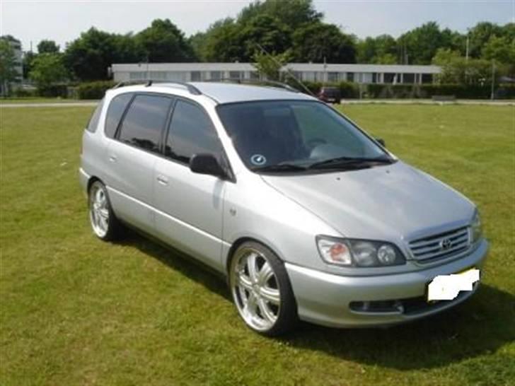 Toyota Sportsvan (SOLGT) billede 3