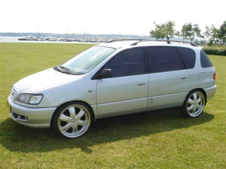 Toyota Sportsvan (SOLGT) billede 4