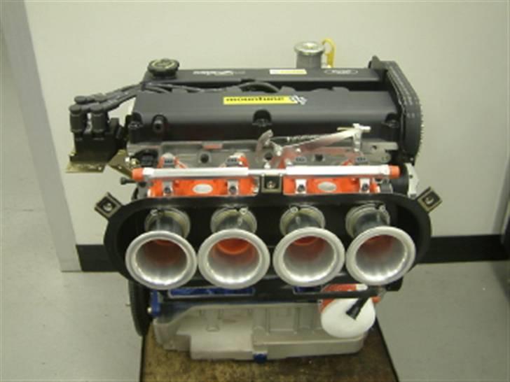 Ford Escort (MK6) Solgt...! - Drømme motoren 2,0 16V ZETEC motor 235 hk 35000 kr.. tror den går pænt snapi :-)  billede 4