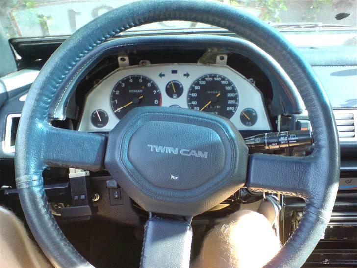 Toyota Celica *solgt* - Hvidt instrument hus. synes det ser ok ud. billede 2