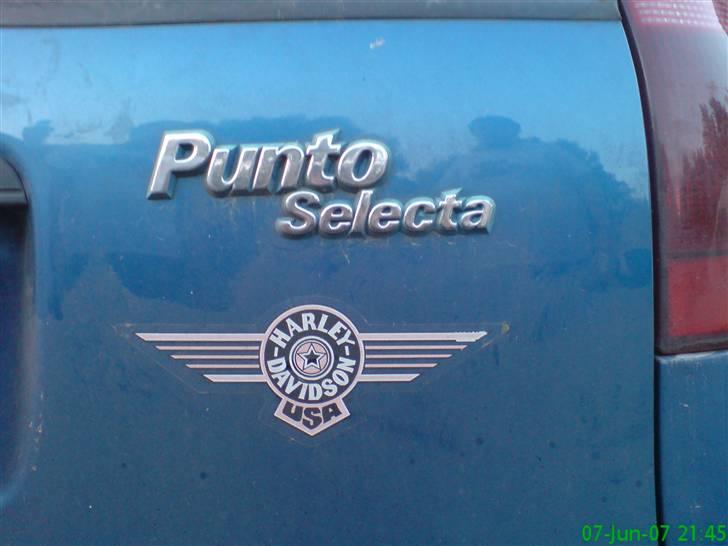 Fiat Punto Selecta - Tjah... det er jo også en Harley :P billede 1