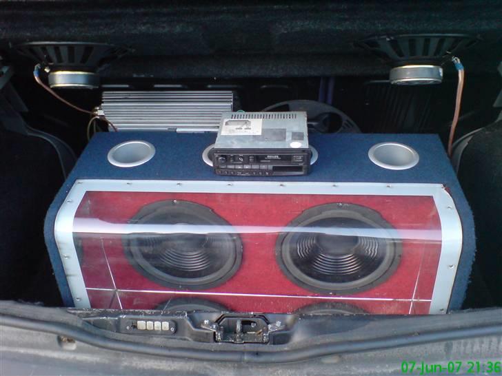Fiat Punto Selecta - bass kasse og den org. båndafspiller. billede 10