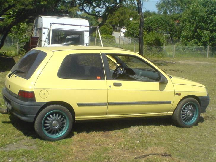 Renault Clio 1,4 Solgt billede 17