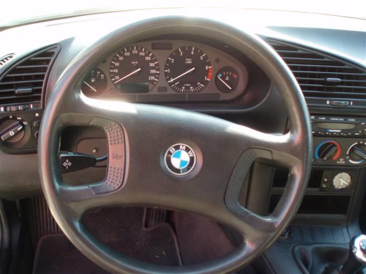 BMW 316i SOLGT billede 8