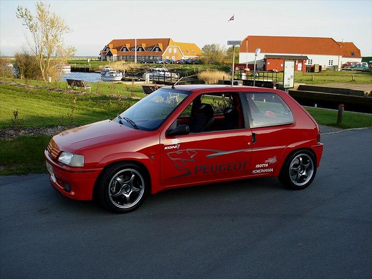 Peugeot 106 Rallye - Ja jeg ved godt at min remus ikke er på lige der, men det skal snart på igen og så kun 2" billede 3