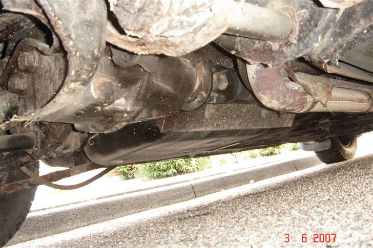 Mazda 626  4WD 1992 - SOLGT - Ret overbevisende når der er differentiale i bag billede 3