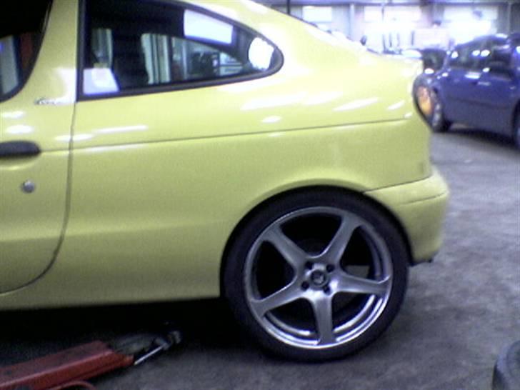 Renault Megane Coupe *DØD* - Prøvede med 18 " men de kunne ikke være der øv øv så ellers maga sejt ud billede 6