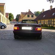 BMW 320i Cabriolet SOLGT!