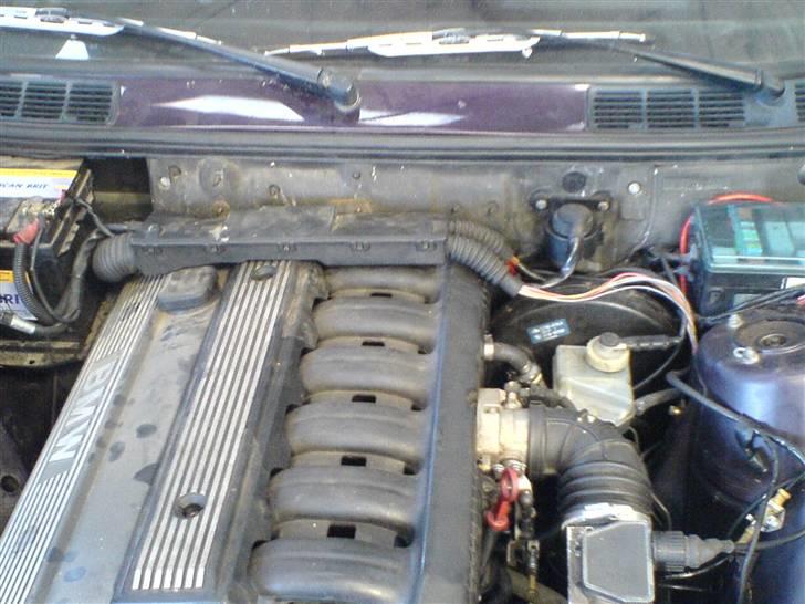 BMW Limited Design Edition. - Ja nu begynder det da at ligne noget, med de ledninger :-) billede 8