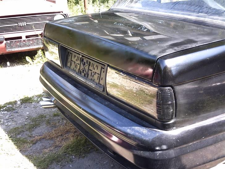 BMW E 30 SKROTTET - kan godt li enden nu billede 8