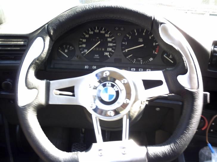 BMW E 30 SKROTTET - beklager billedet billede 11