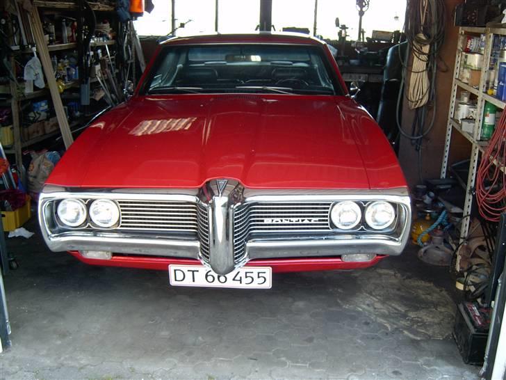 Pontiac Custom s hardtop.  Solgt. - Ja der er lige plads til den. billede 1