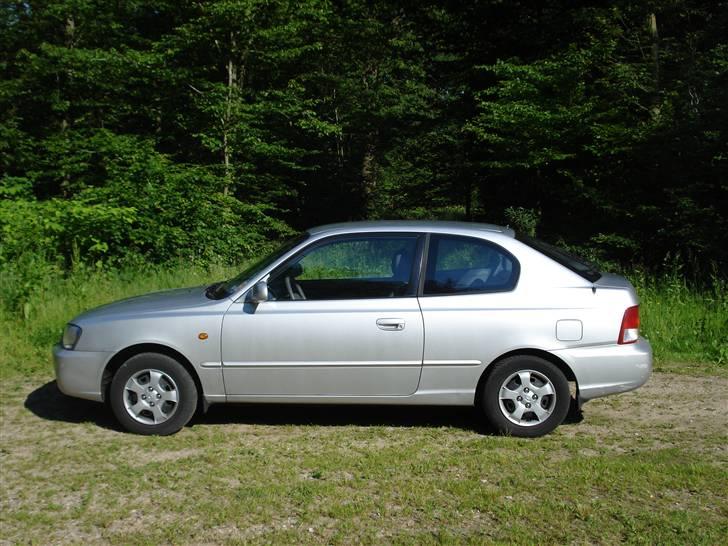 Hyundai accent - Ud i den grønne skov for at tage de rigtige billeder til jer! billede 2