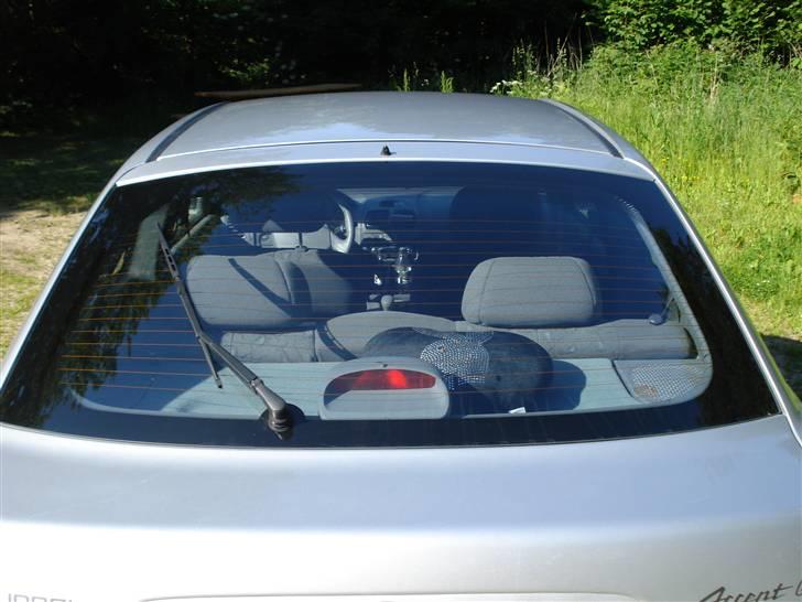 Hyundai accent - Læg mærke til puden! Der er selvfølgelig bunny på! billede 4