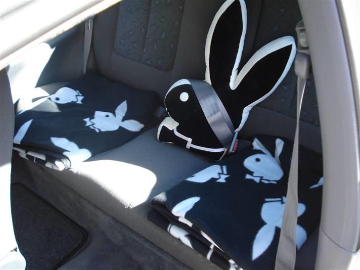 Hyundai accent - Og lidt mere bunny! Det MÅ man jo bare have! Standard udstyr i min bil. *ss* billede 6