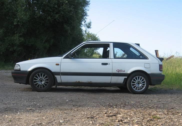 Mazda 323 BF *Skrottet* - *nyt foto 12 juni 2007* billede 8