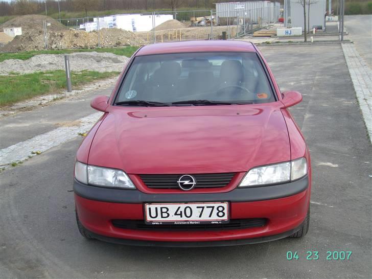 Opel vectra 1,8 - kæft en fræk front billede 1