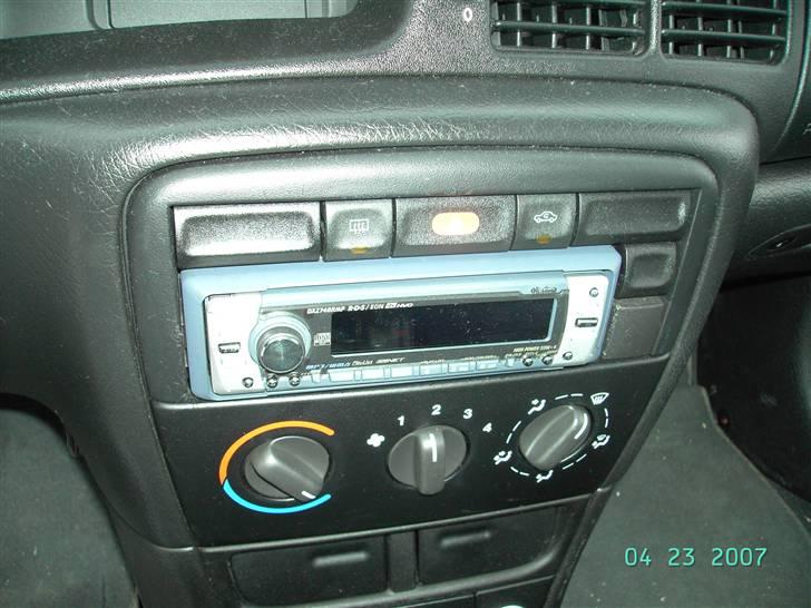 Opel vectra 1,8 - min lille skat det kan man sætte ALT til sorround alt lækkkert billede 4