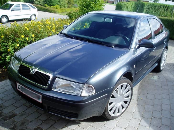 Skoda Octavia 1,6 Ambiente [SOLGT] billede 1