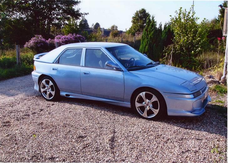 Mazda ...::323 F::... solgt billede 17