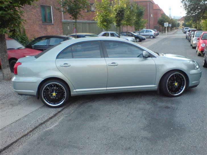 Toyota Avensis billede 1