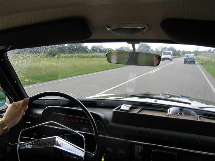 Volvo Amazon SOLGT - Her er jeg bag roret på vej til klassisk træf i Vejle 15 juni 07.. Jep dengang var servo noget der sad i en Amerikanervogn, og diameteren på rattet var noget andereledes..Det er sgu smukt billede 4