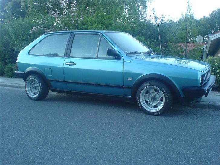 VW polo coupé Solgt - Ovre ved en kammerat. 2 billede 8