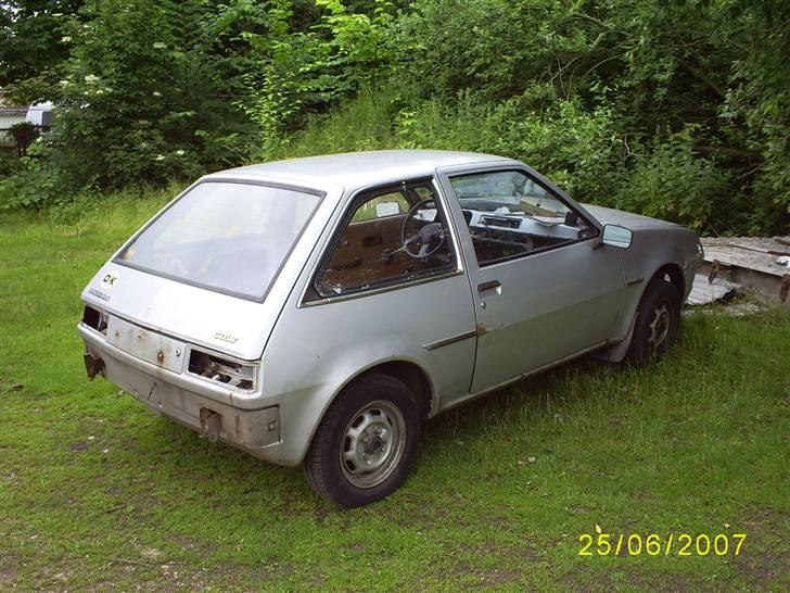 Mitsubishi Colt (Banerace projekt) - Strippet klar til bur... :) billede 2