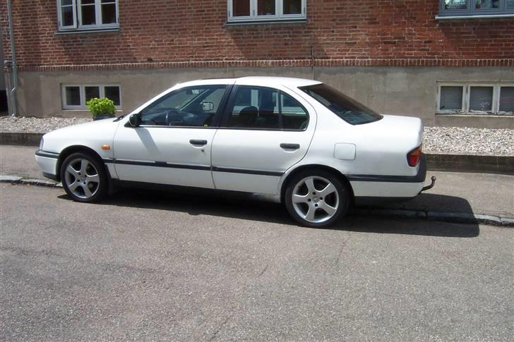 Nissan primera 2,0 slx aut solgt billede 2