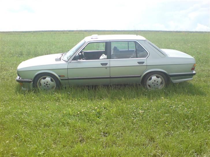 BMW 525e *SOLGT* billede 2