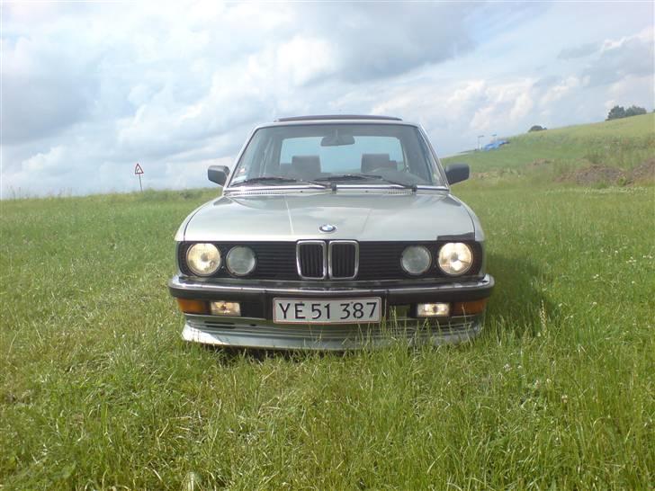 BMW 525e *SOLGT* billede 3