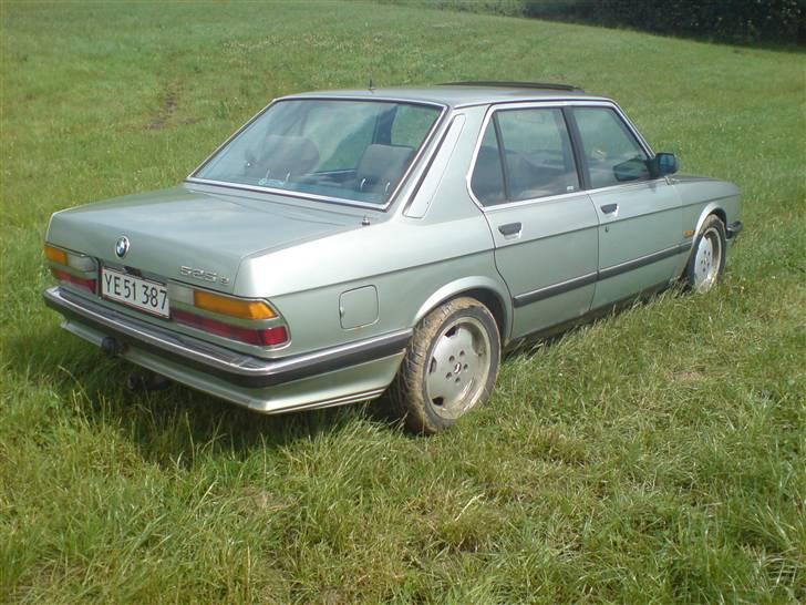 BMW 525e *SOLGT* billede 4