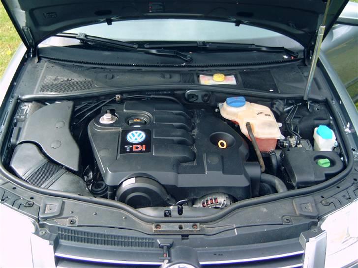 VW Passat - Motor rum billede 2